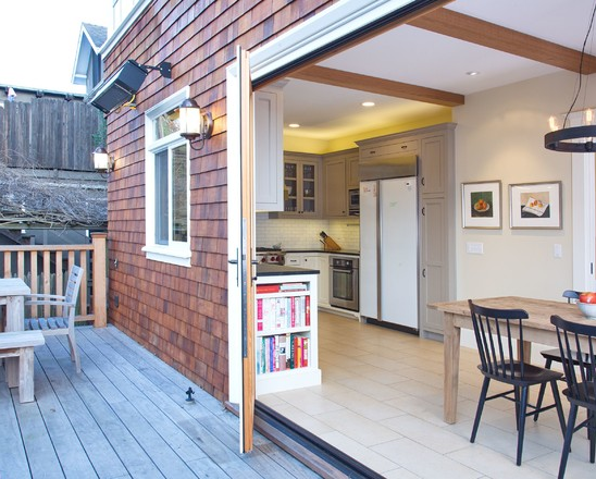 The main design objective in the remodel was to create a flawless transition between interior and exterior spaces.