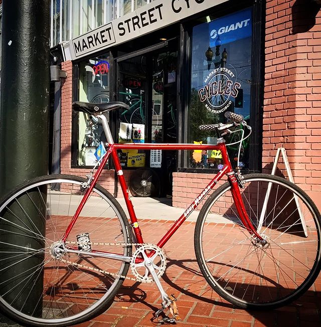 Turn that old vintage racer into a Super Townie at Market Street Cycles. #donthatemebecauseImbeautiful #pimpinainteasy