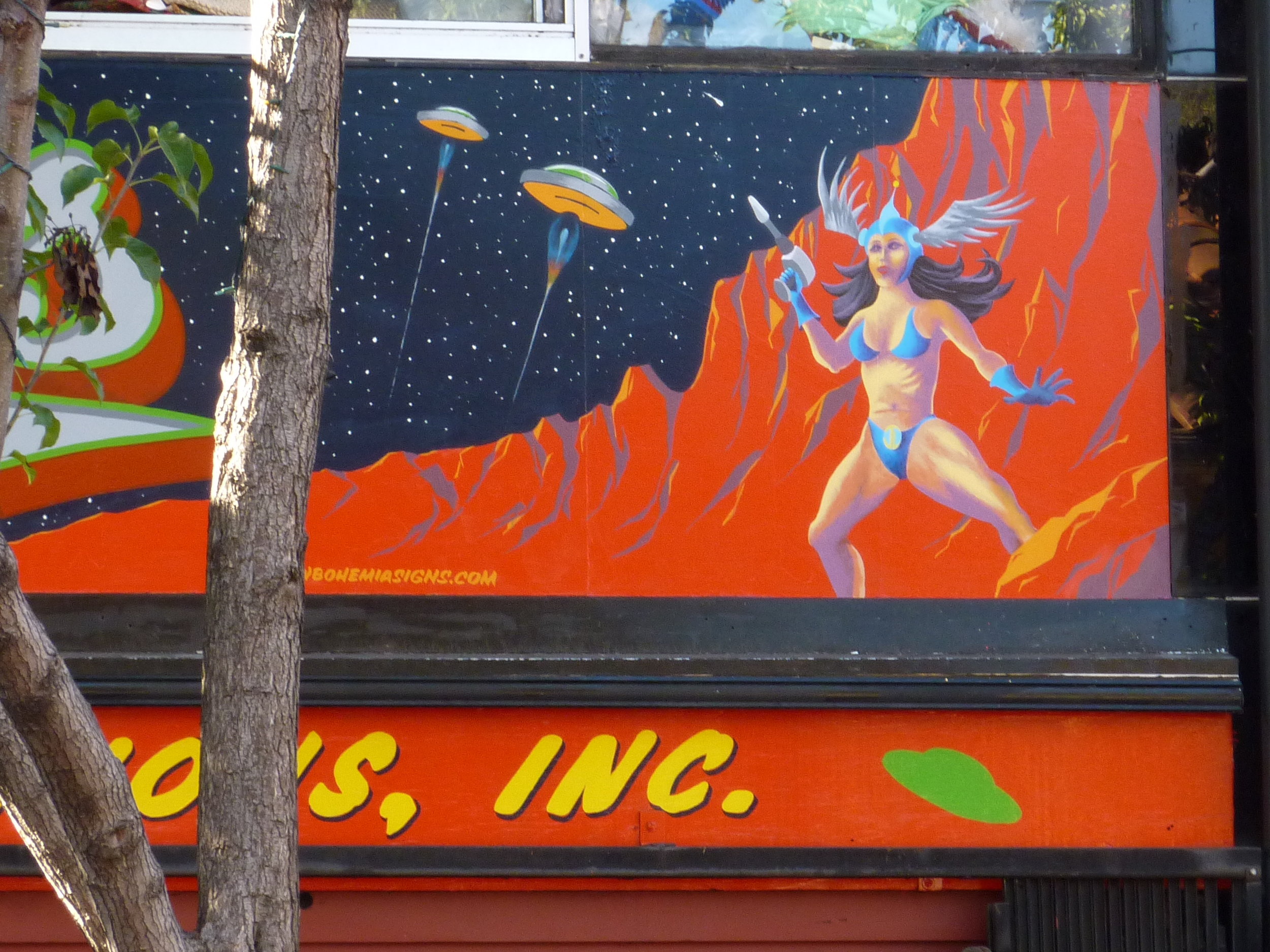 HAND-mars-storefront-warrior-babe-and-flying-saucers-detail_4307287066_o.jpg