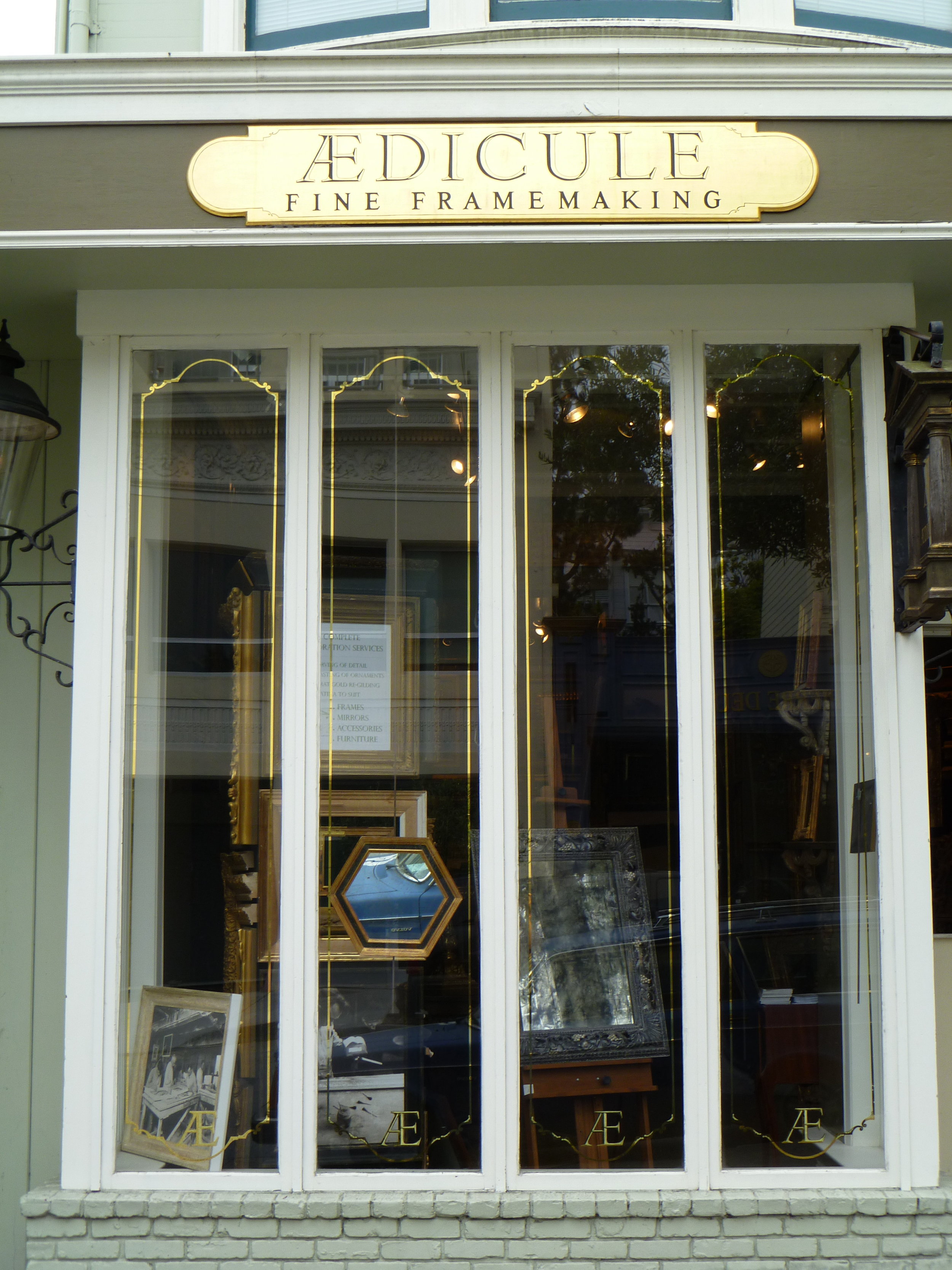 WINDOW-aedicule-storefront_5006782410_o.jpg