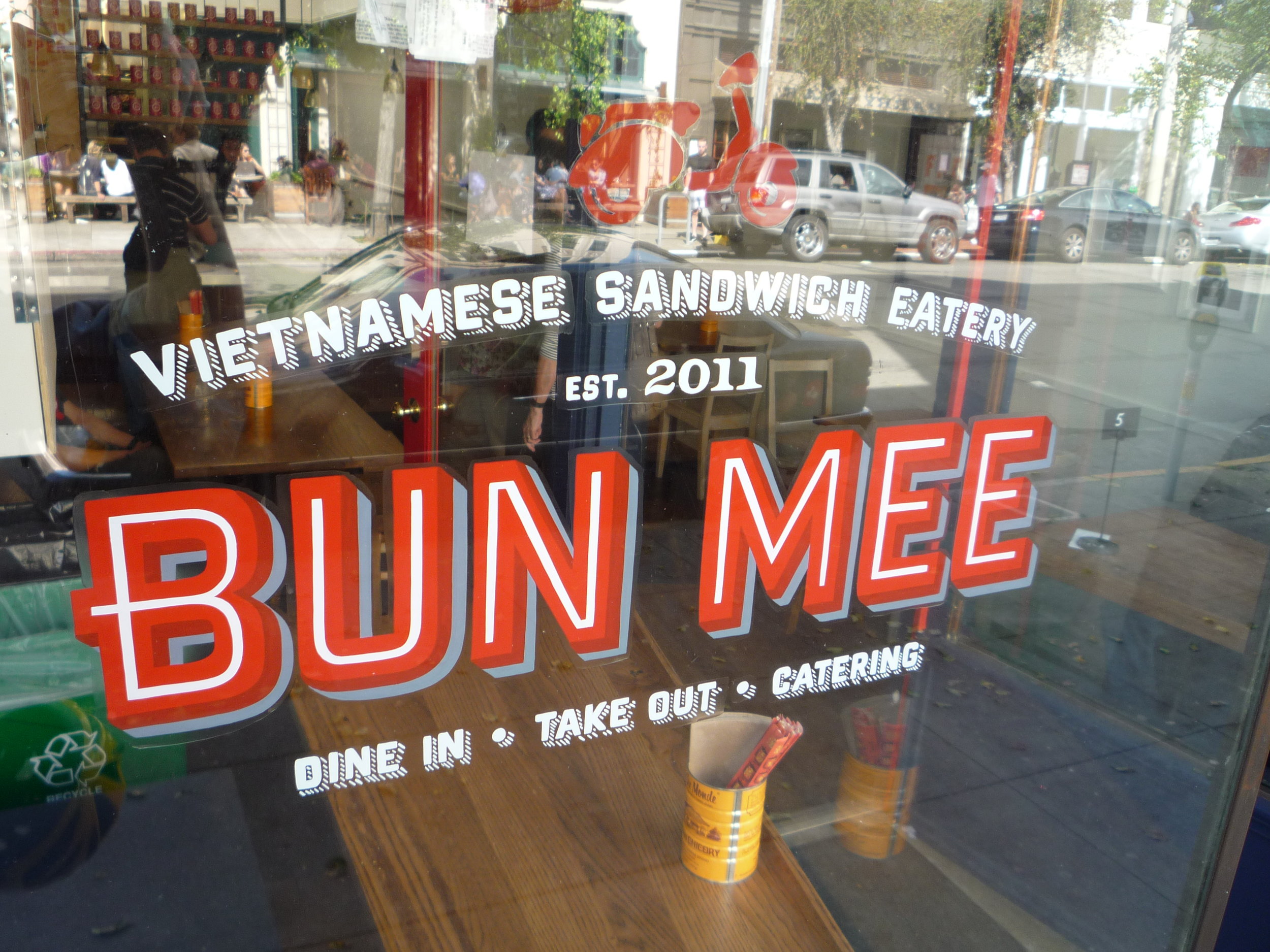 WINDOW-bun-mee_5878196769_o.jpg