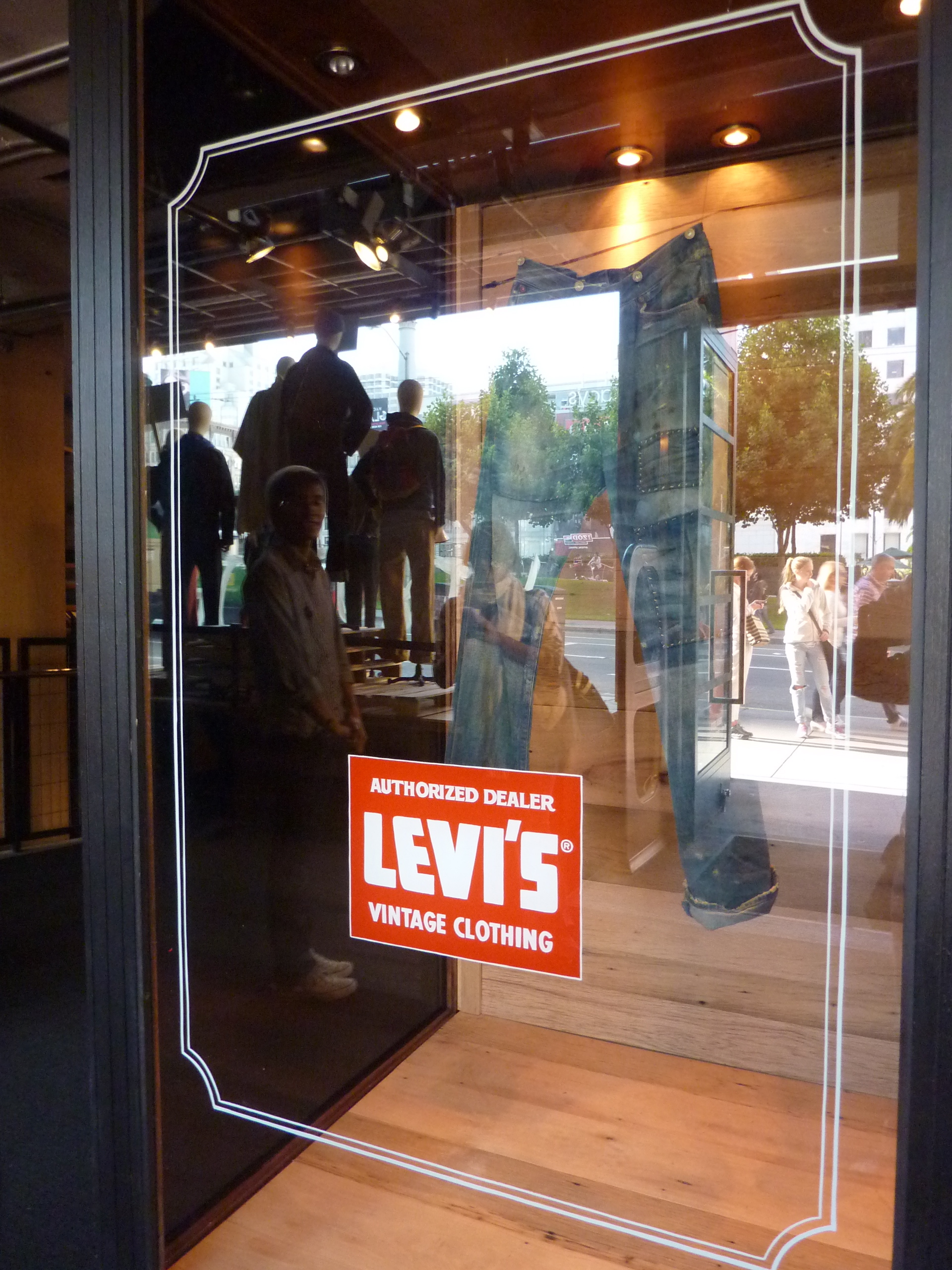 WINDOW-levis-vintage_6104971661_o.jpg