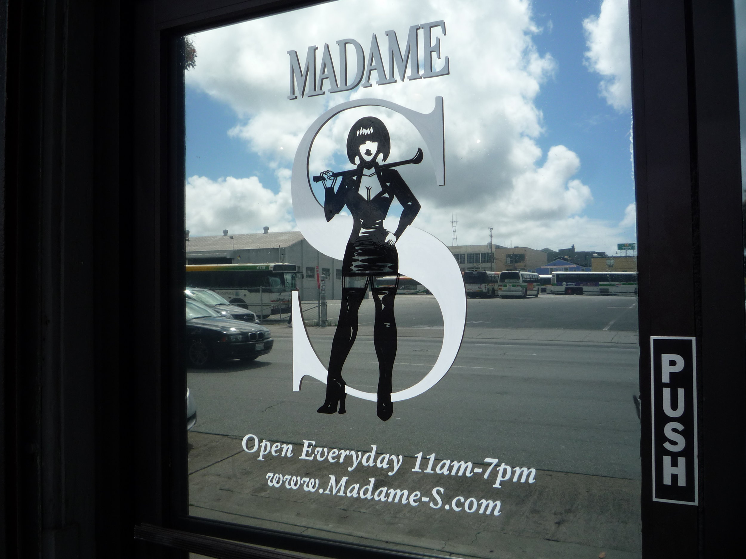 WINDOW-madame-s-door_4747641846_o.jpg