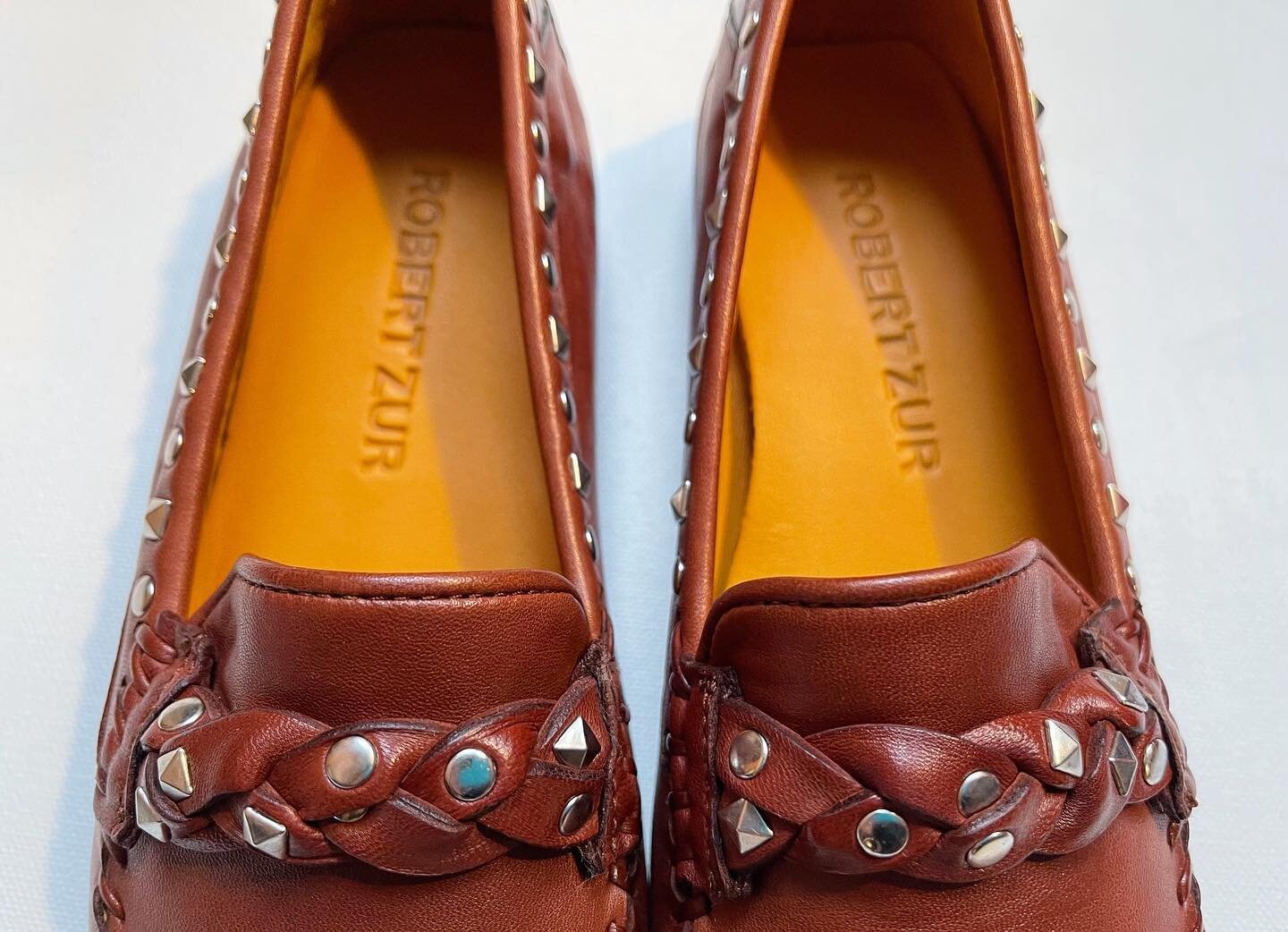 RZ&rsquo;s TWISTED GALAXY in Luggage True Glove. Rubber tipped toe and accent.  Studded twisted keeper. 🧡