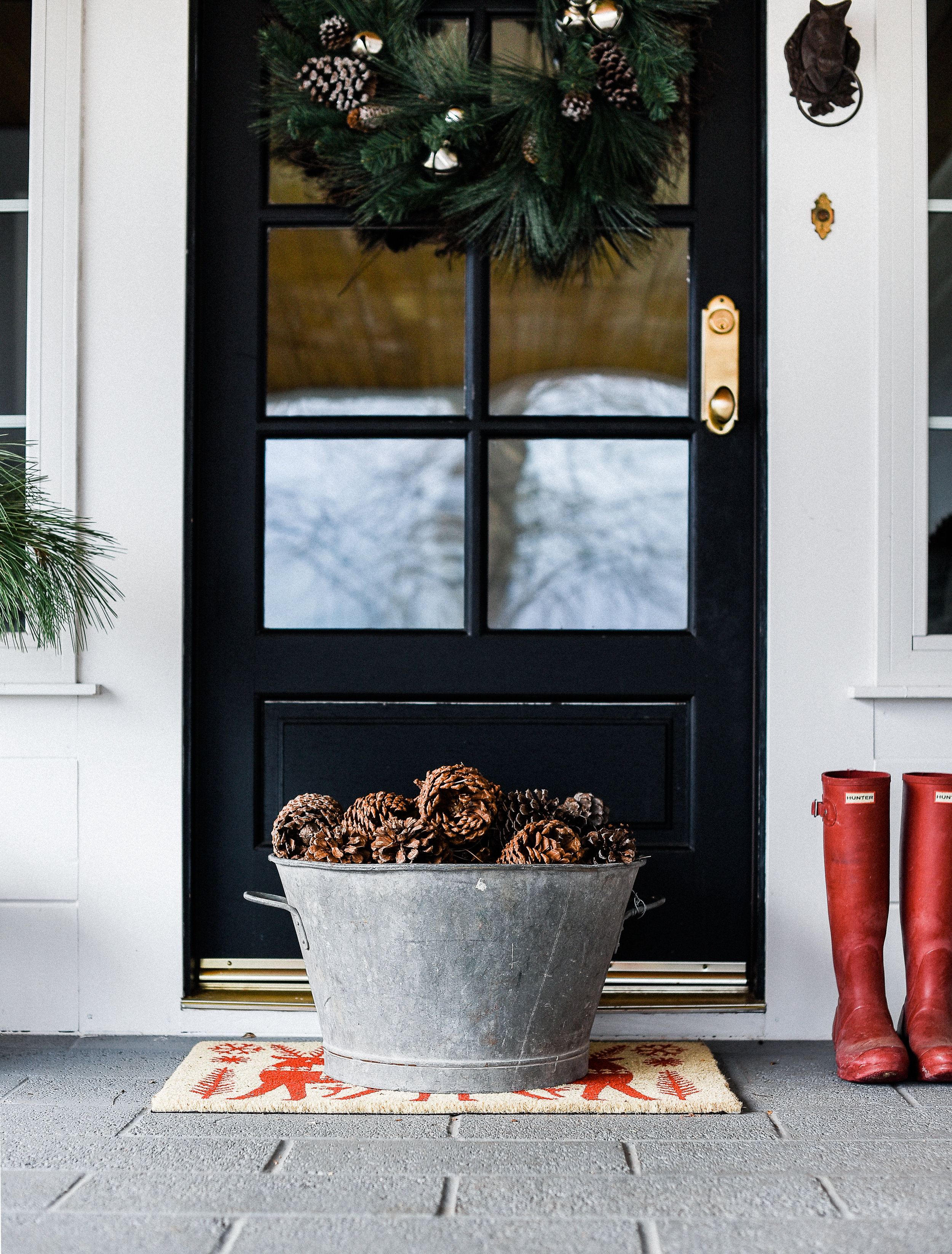 Stop by for a Christmas home tour showcasing the homes of over ten farmhouse bloggers! Get inspired this year with beautiful & unique ideas to decorate your home for Christmas!