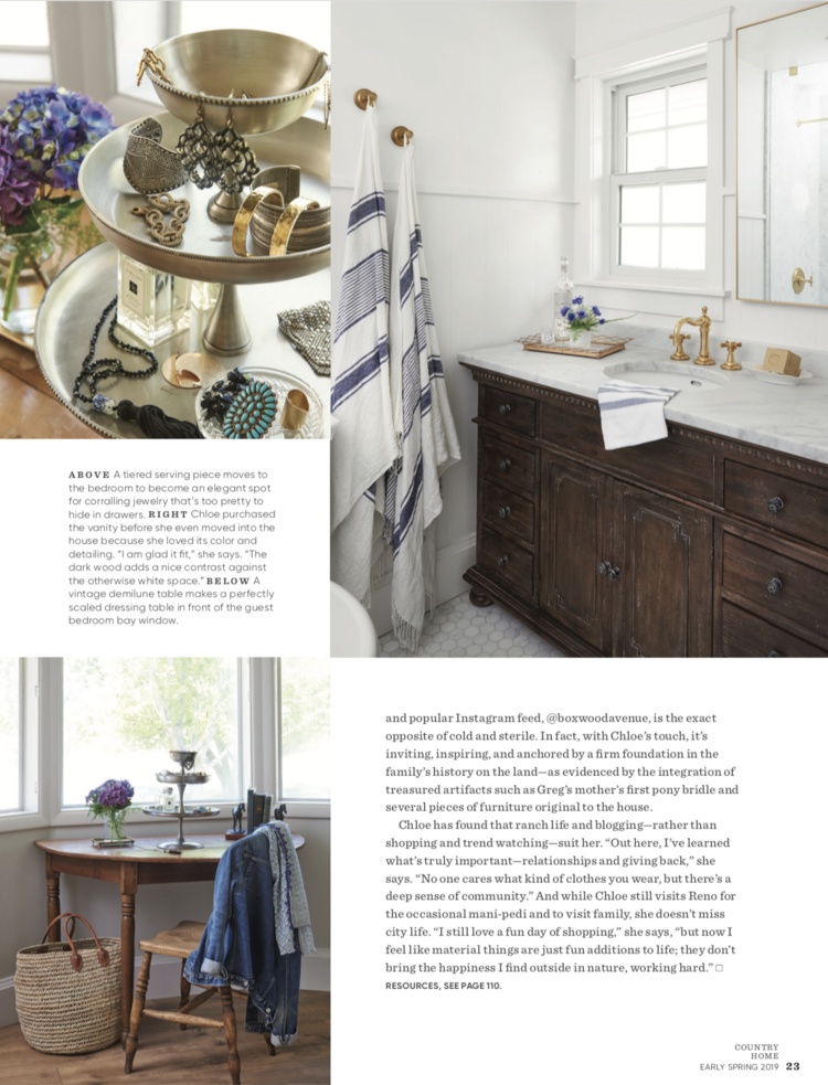Farmhouse+bathroom+design+with+wood+vanity+and+marble+counter+|+#farmhousedecor+#farmhousestyle.png