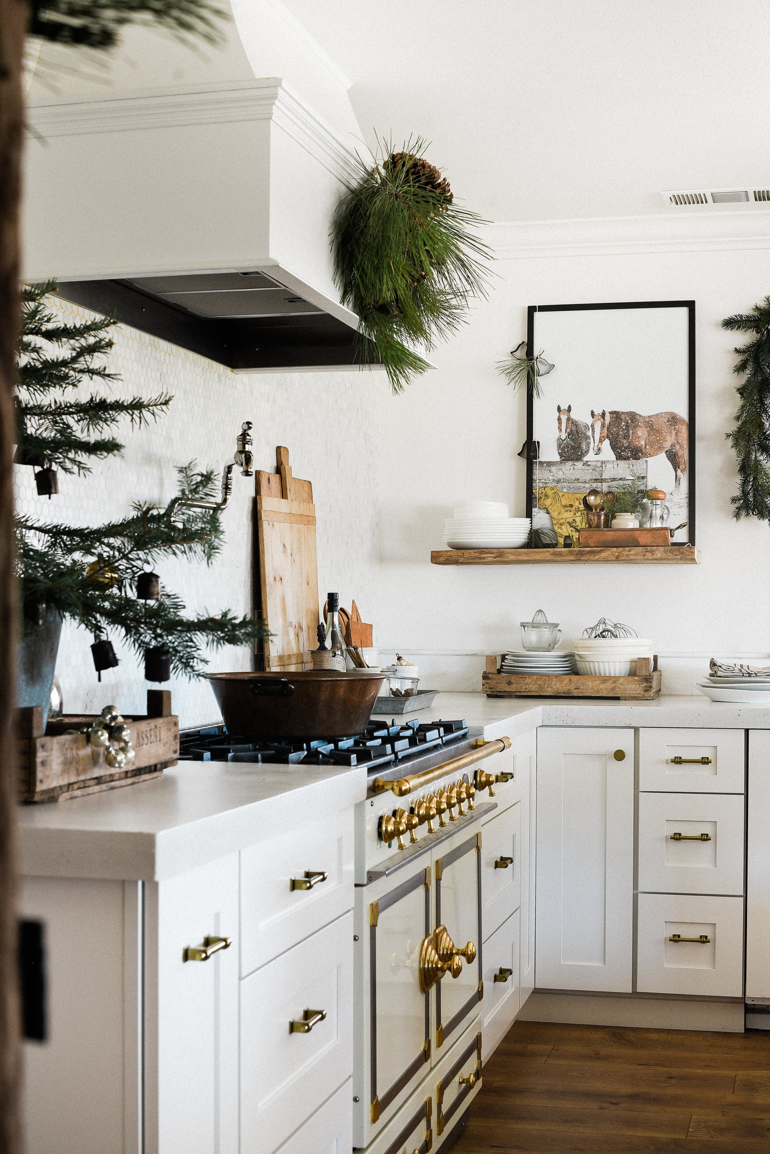As we begin to deck the halls, here are some tips for keeping things simple and festive as you decorate for Christmas!