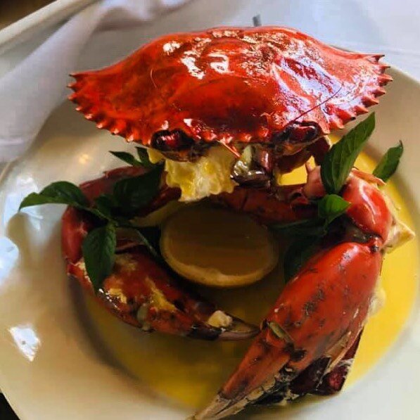A crackin&rsquo; good time with this Singapore style chilli mudcrab 🌶🦀
One of our signature fresh seafood dishes at @ontheinlet 👌🏻