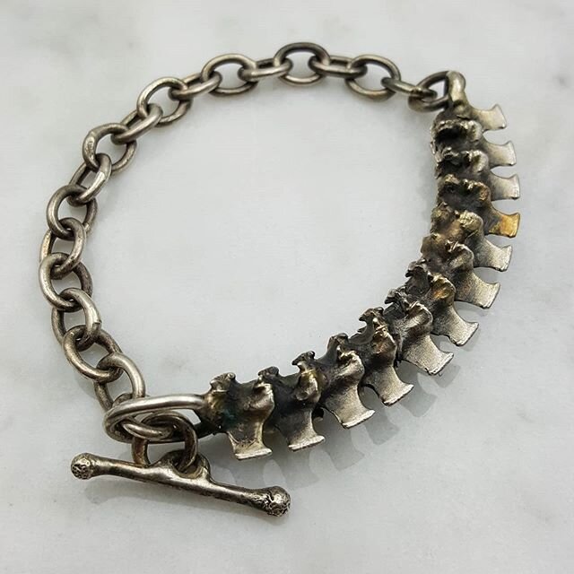 One of my favorite and most delicate bracelets. The VERTEBRAE BRACELET, soldered one vertebrae at a time I make each one custom to your measurements. Cheers everyone and happy Wednesday!
.
.
.
.
.

#jewelr #slcrjewelry #accessories #necklace #handmad