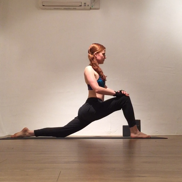 Low lunge to Half Split Sequence - Ardha Hanumanasana 15 minute Hatha Yoga  Flow - - YouTube
