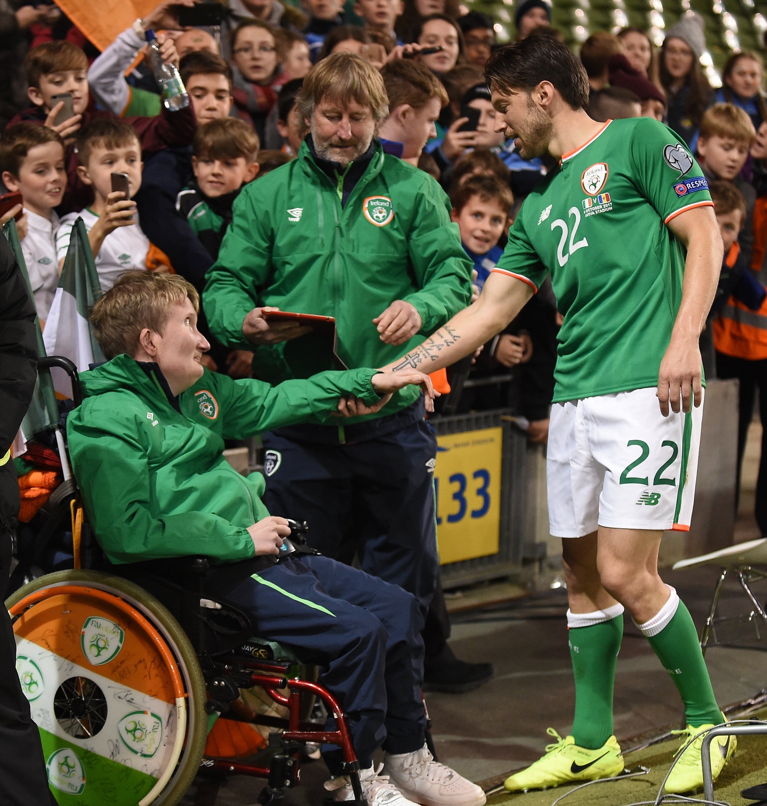  Harry Arter of Republic of Ireland shakes hands with Jamie Monaghan after the FIFA World Cup Qualifier Group D match between Republic of Ireland and Moldova at Aviva Stadium 2017 /&nbsp; Sportsfile  