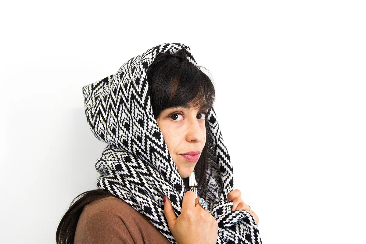 makwa_studio_maggie_thompson_feather_hoodie_scarf_knitwear_sasha_17.jpg