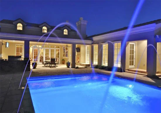 Image via poolsandspas.wordpress.com
