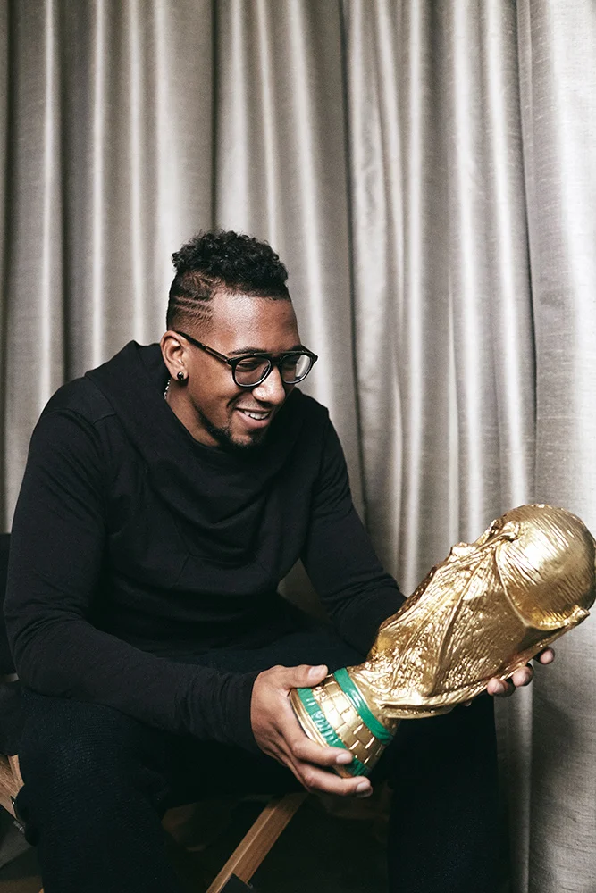 Porträt von Jerome Boateng, Profi des FC Bayern in seinem Haus in Grünwald