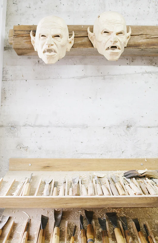 Documentary and portrait Arthur Moinat, mask carver