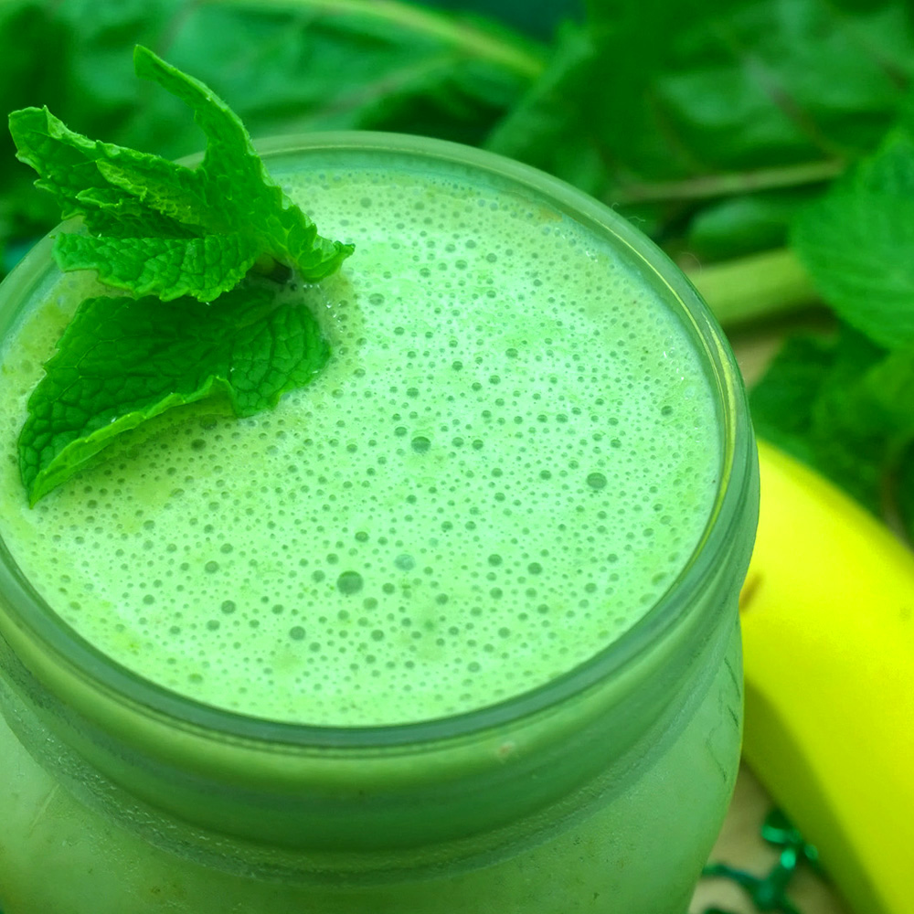 Vegan Minty Shamrock Smoothie with Beet Greens and Banana (Gluten-Free / Paleo) 