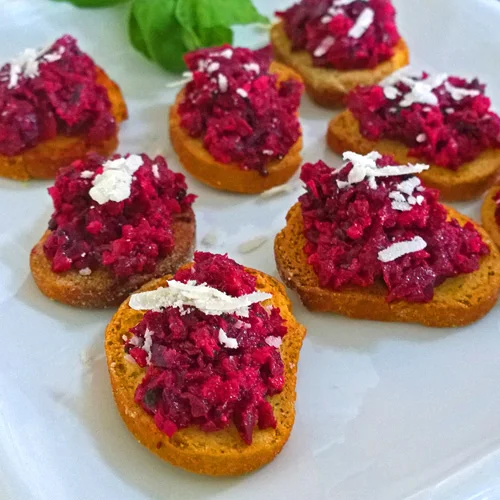 Beet+and+Walnut+Pesto+with+Gluten-free+Bagel+Chips.jpg