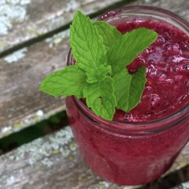 Beet, Berry, and Mint Smoothie (Vegan / Gluten-Free) 