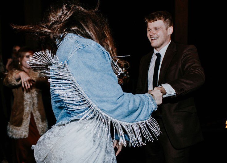 More parties like this! Rochelle and Austin are *finally* on my site. They have soooo many epic pictures; you've gotta see the whole thing. BIG love for this wild, celebratory day!

Photos: @brooke.couch
Venue: @montalucewinery
Beauty: @beautybabesat