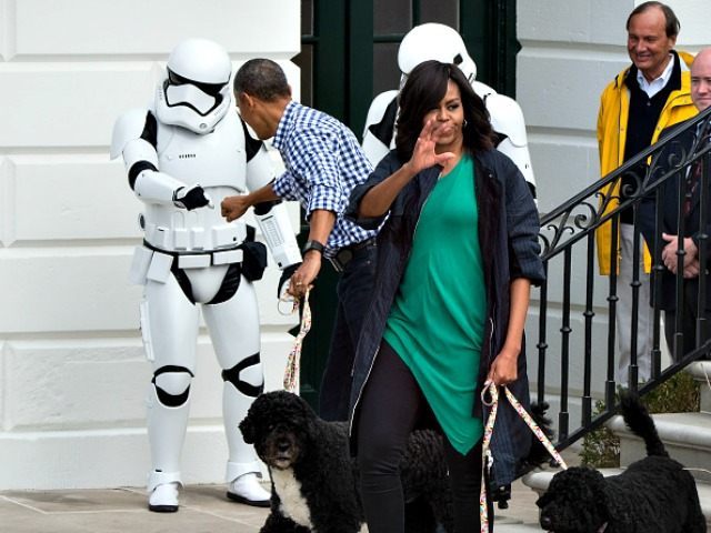 Obama-Fist-Bumps-Stormtrooper-Nicholas-Kamm-Getty-640x480.jpg