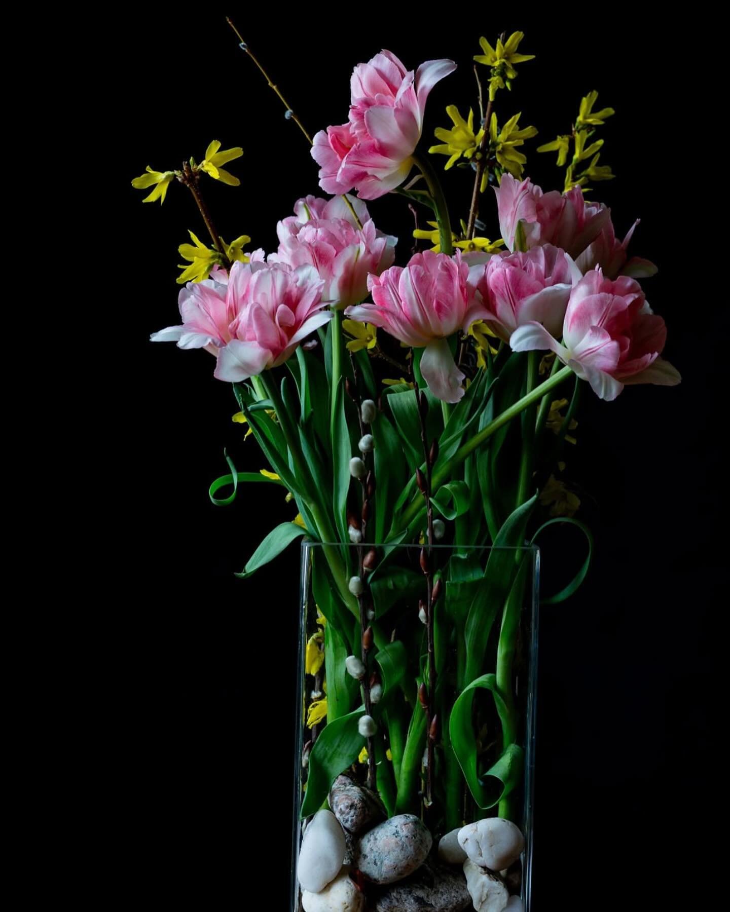 Administrative Assistant&rsquo;s Day is this Wednesday 4/23 and you have until the end of the day tomorrow Tuesday 4/22 to order for complimentary delivery. 
Photo by @photographsbypattie