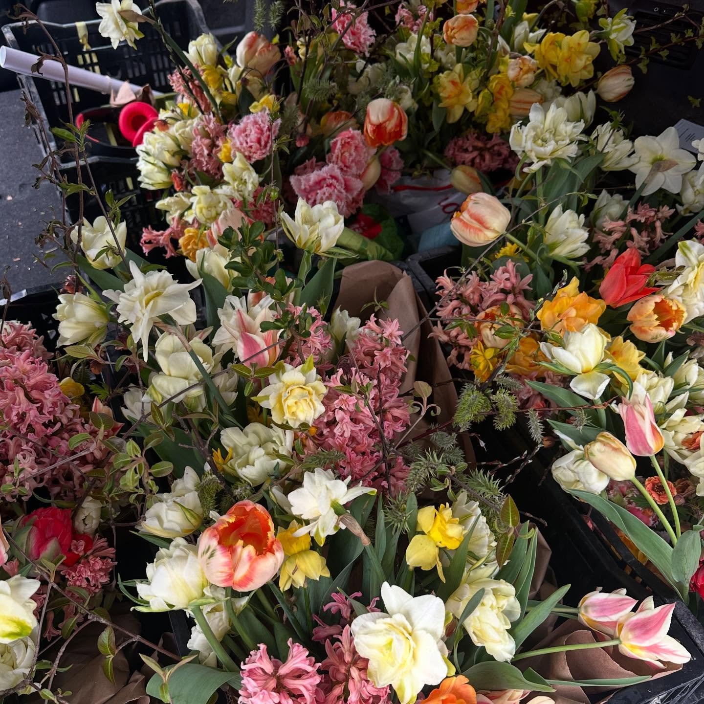 SEASONAL SUBSCRIPTIONS ARE AVAILABLE! Check out the options for weekly flowers at goodefarm dot com💋 Subscribe, pause and cancel anytime📅💡