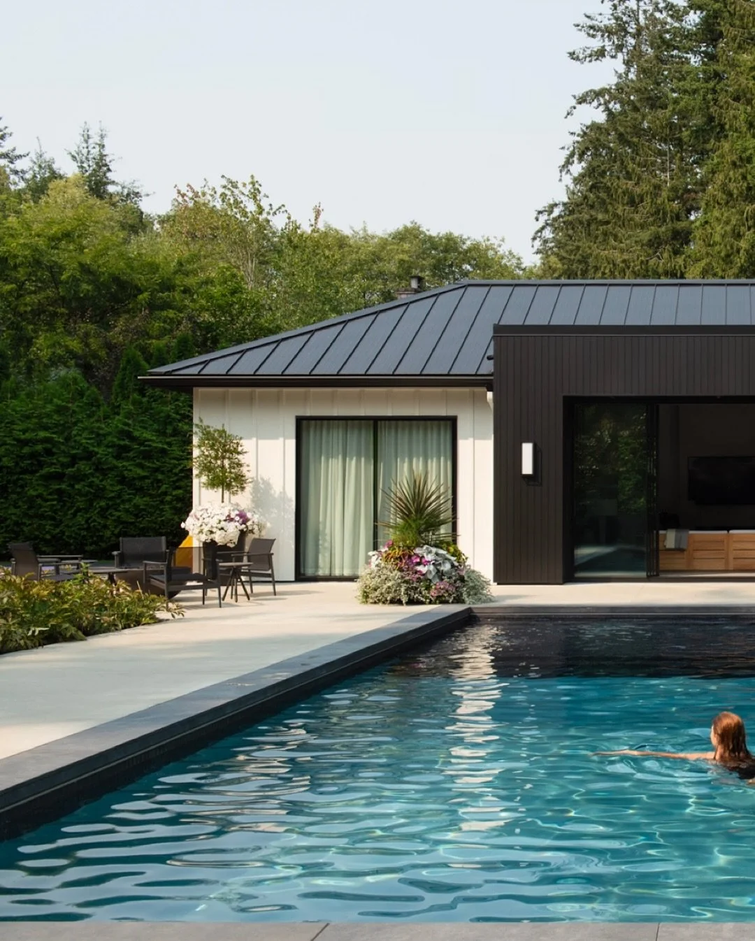 Turning up the temperature on this poolside shoot for @kasa_design_canada + @raincityaquaticdesigns 

Thanks to my team of incredible models + the best assistant (you know who you are). And yes to always having a @bigloveball on standby for any pools