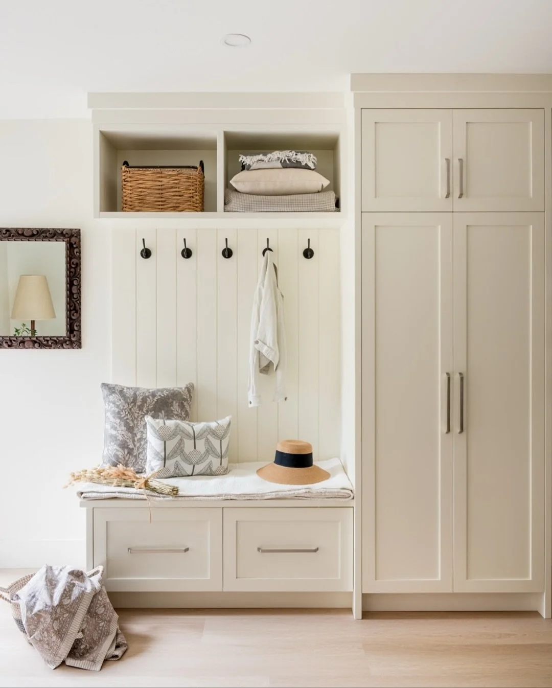 This sweet entry way. 🤍

Design + Build @watsonconstructionltd