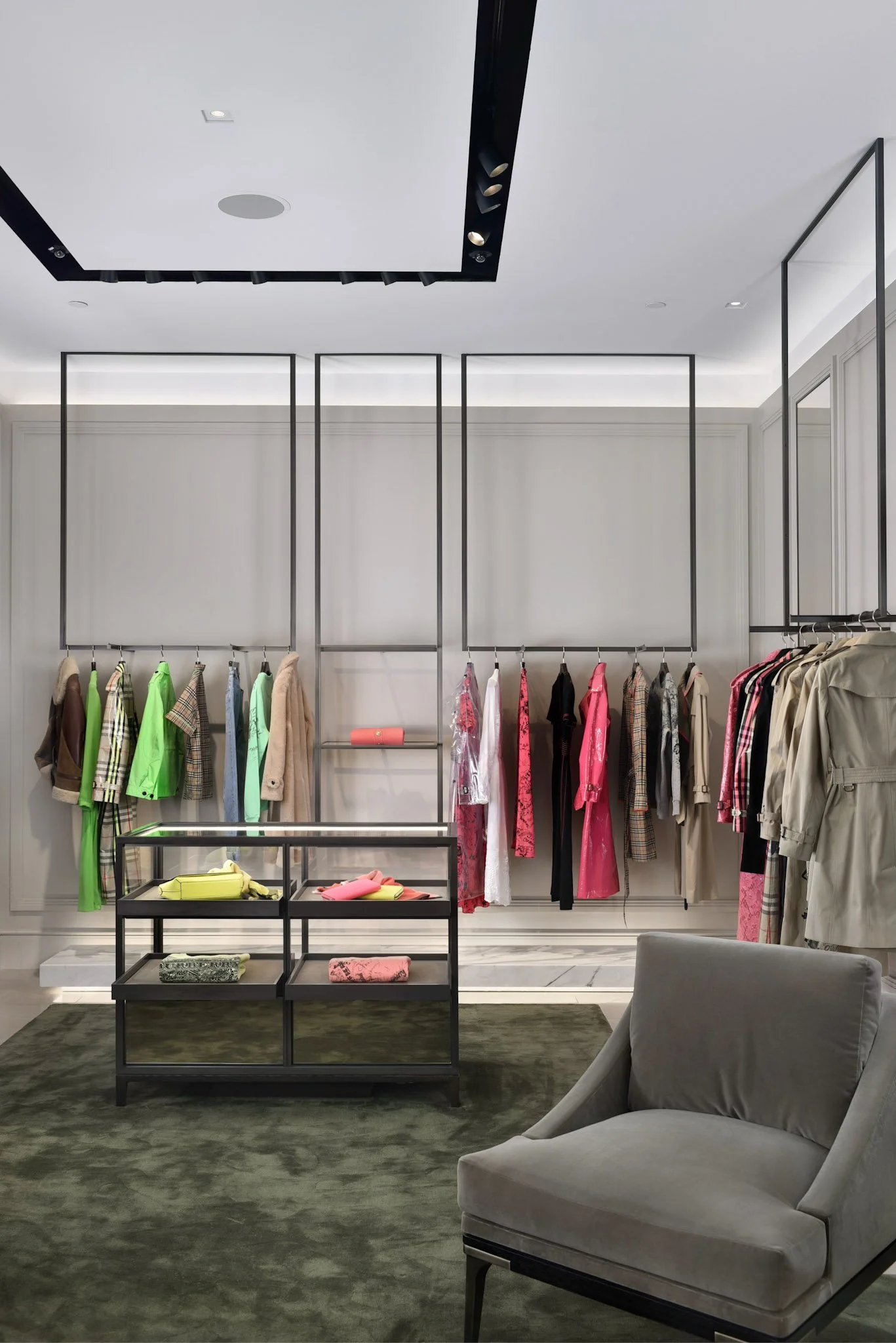 INTERIOR-COMMERCIAL-PHOTOGRAPHY-BURBERRY-VANCOUVER-BC-WOMENS-WEAR-HOLT-RENFREW-1.jpg