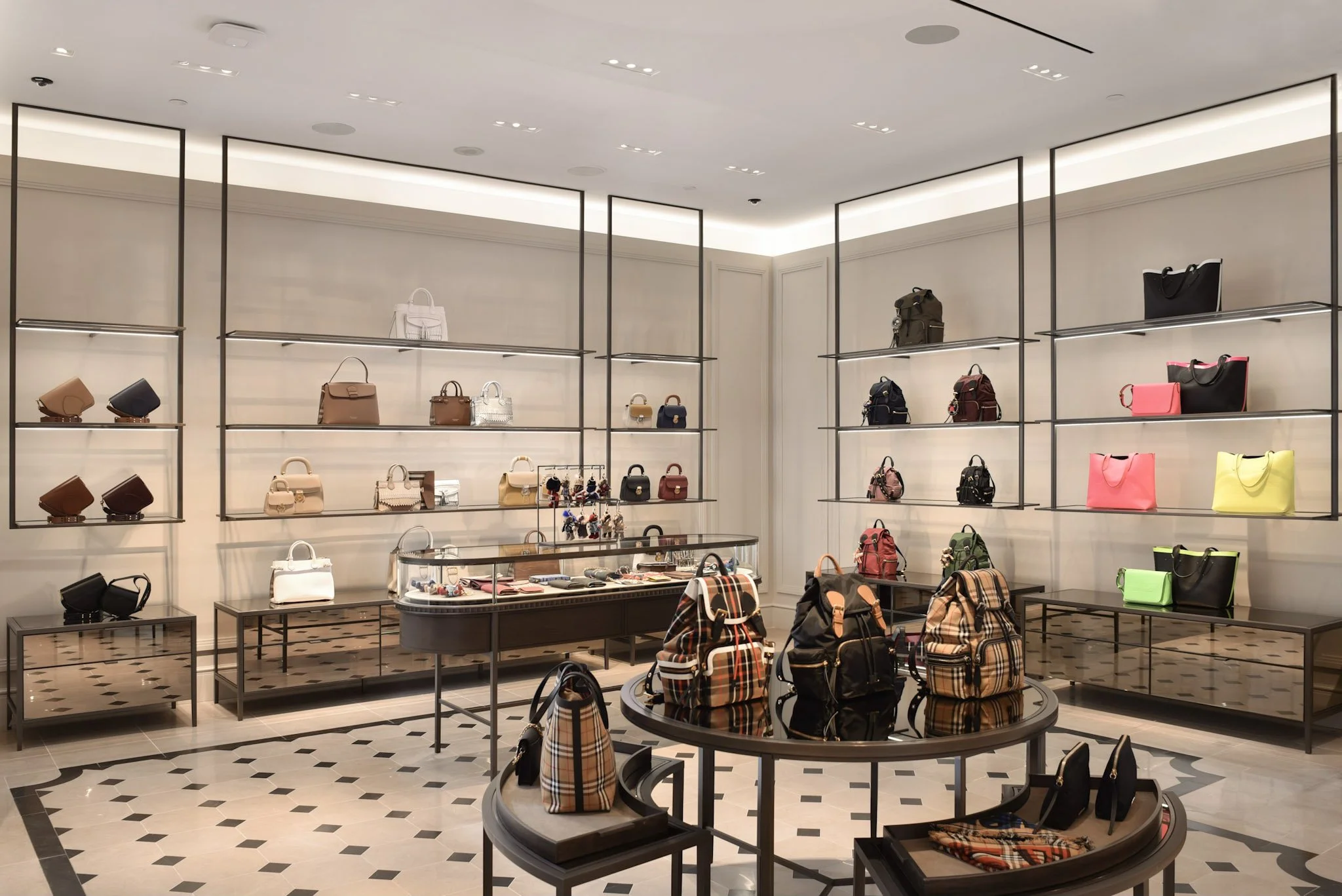 INTERIOR-COMMERCIAL-PHOTOGRAPHY-BURBERRY-VANCOUVER-BC-OBLIQUE-ACCESSORIES-DISPLAY-HOLT-RENFREW.jpg
