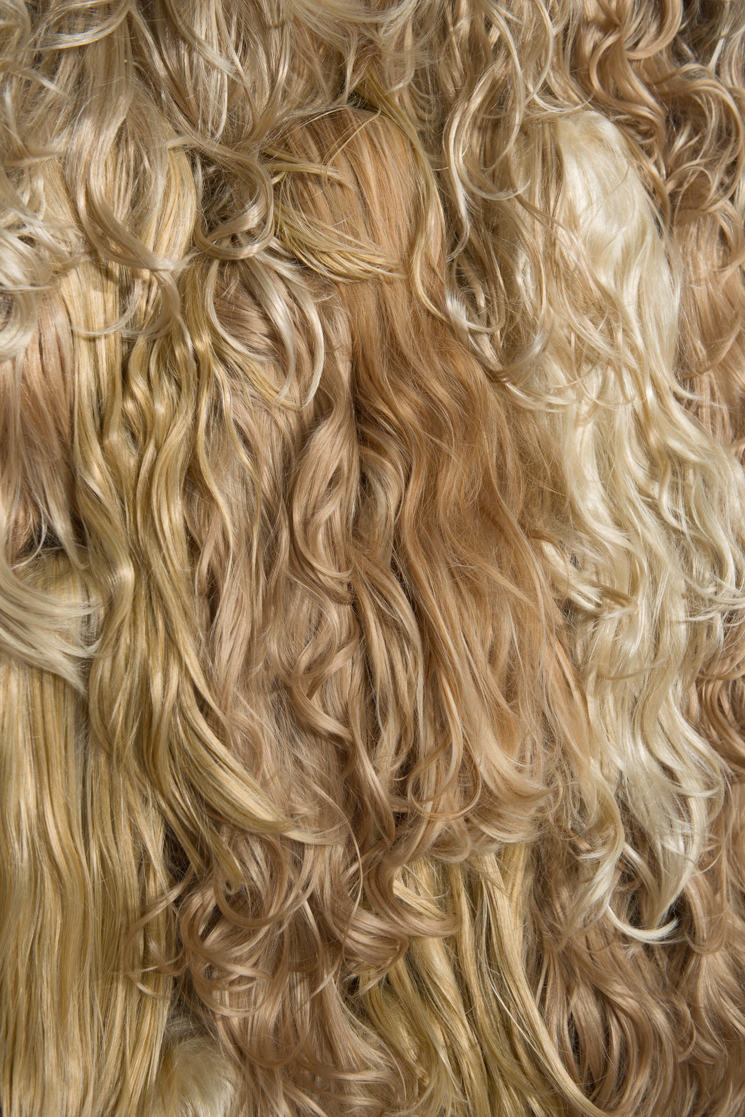 Reflexo , 2014 Cabelo sintético. 2,20 x 1,10 m Foto: Édouard Fraipont