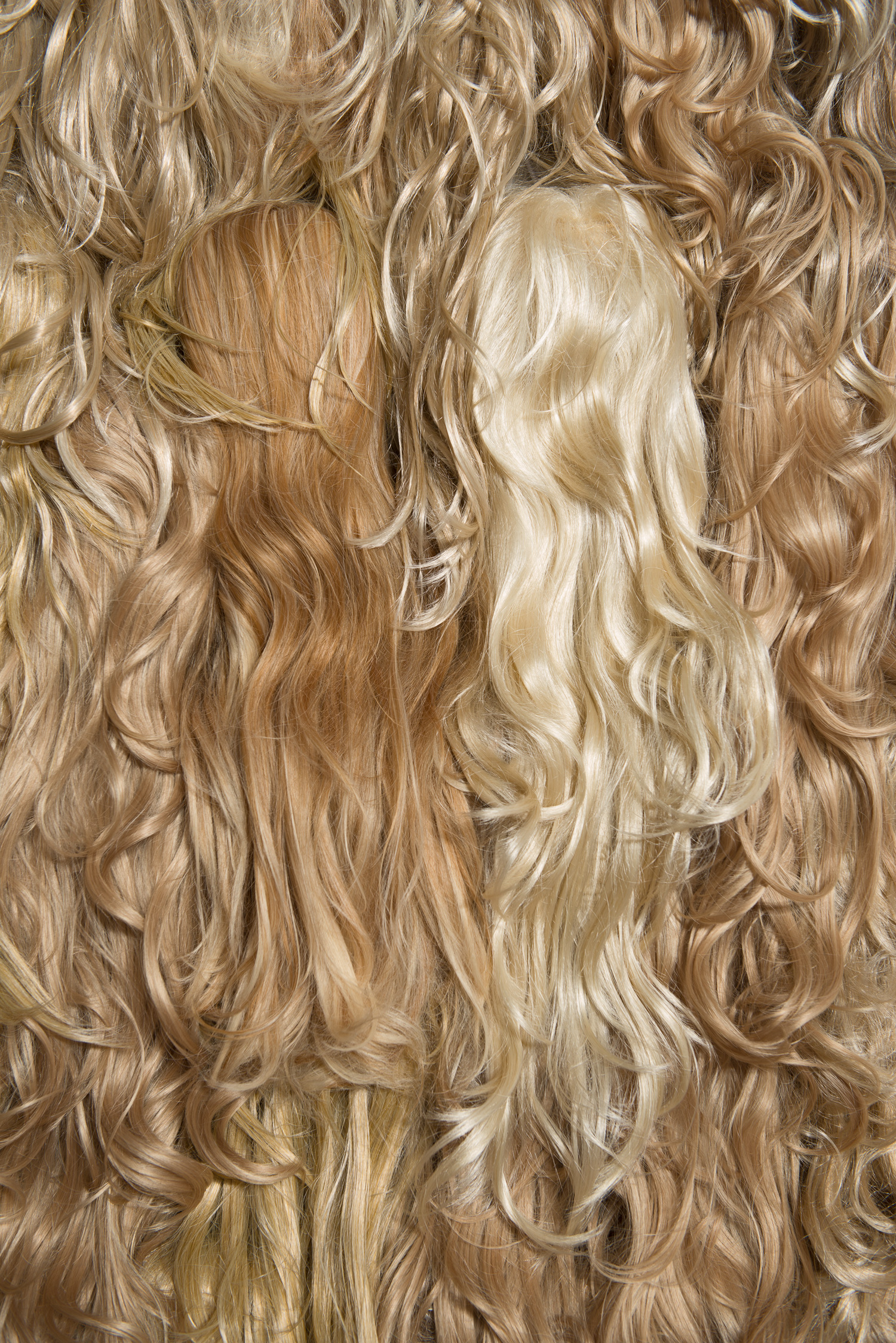 Reflexo , 2014 Cabelo sintético. 2,20 x 1,10 m Foto: Édouard Fraipont