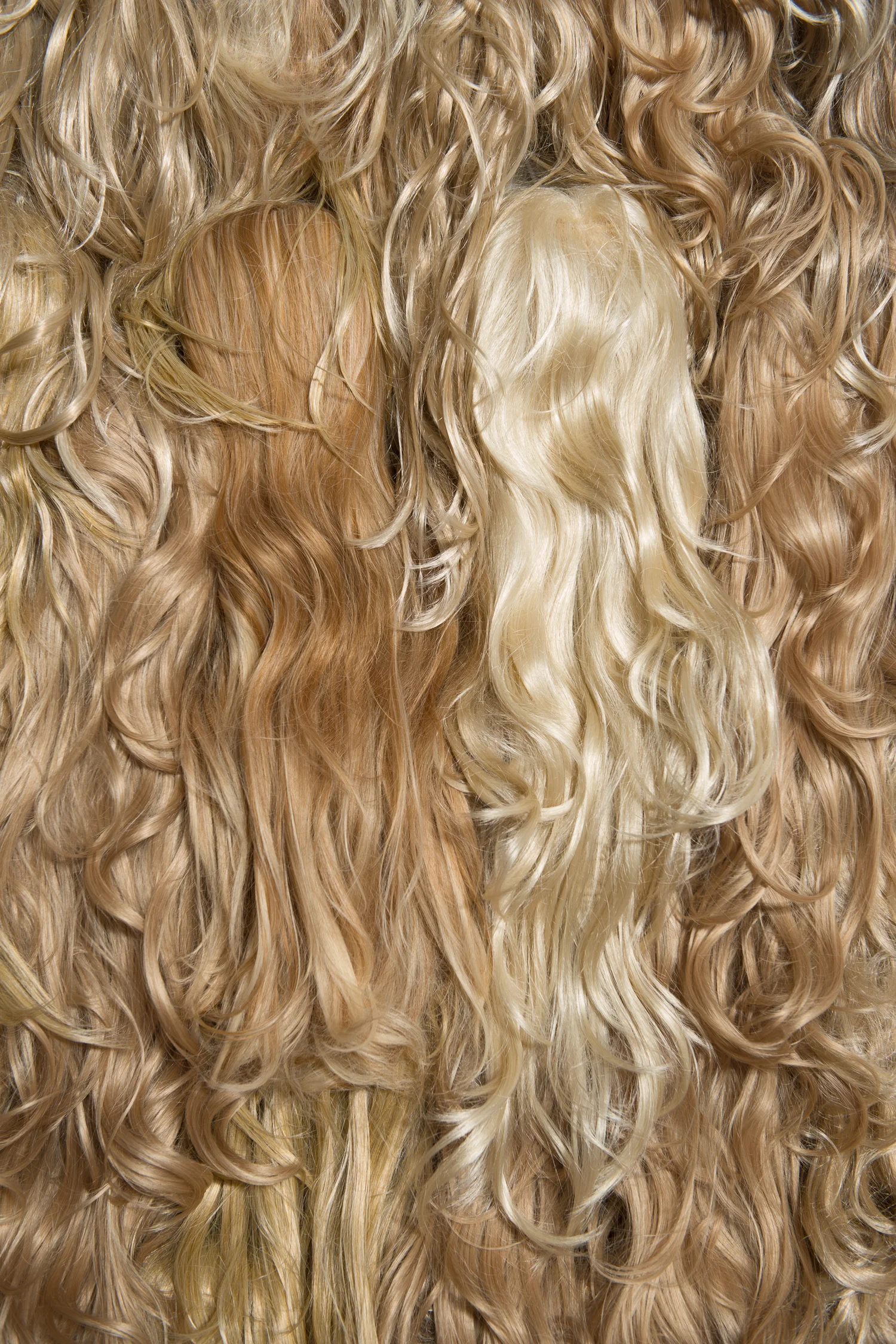 Reflexo , 2014 Cabelo sintético. 2,20 x 1,10 m Foto: Édouard Fraipont