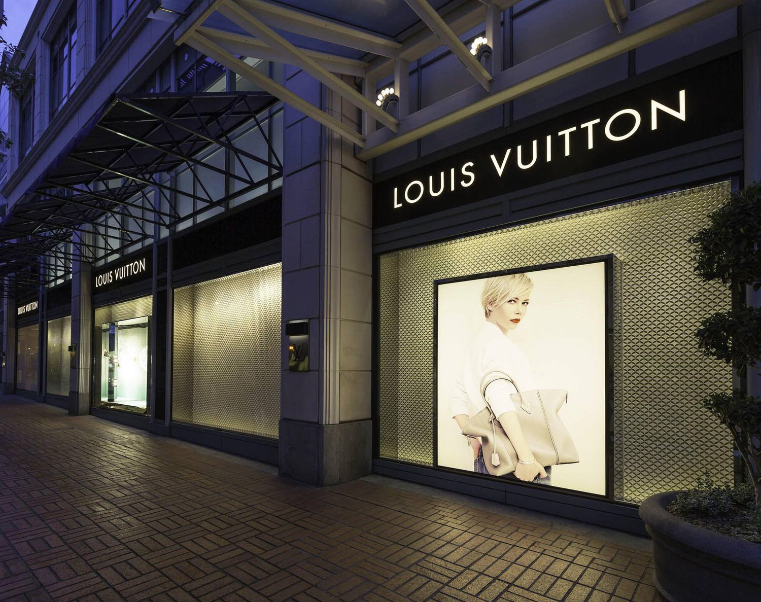Louis Vuitton Locations & Hours Near Portland, Or