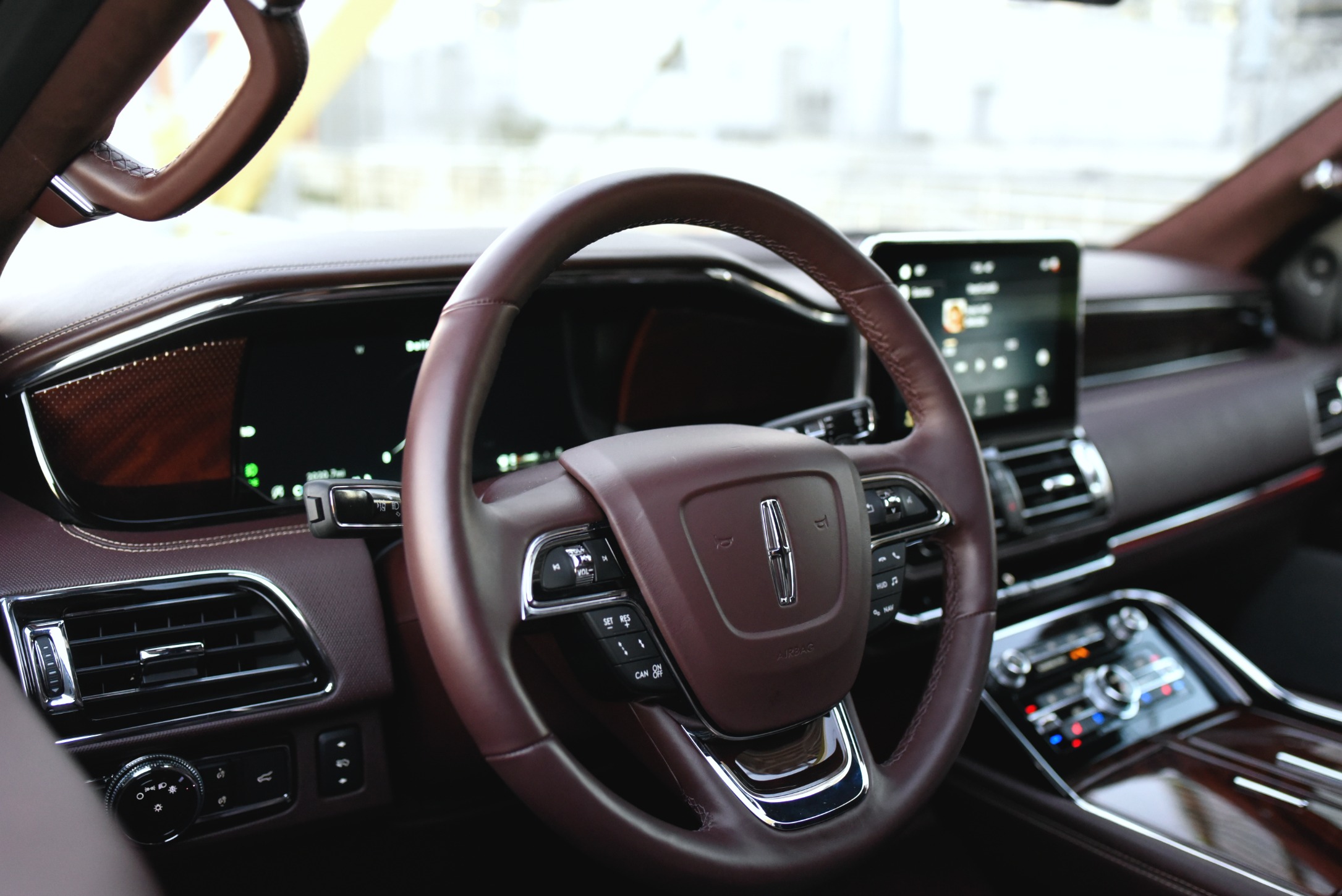 LincolnNavigator-SteeringWheel.jpg