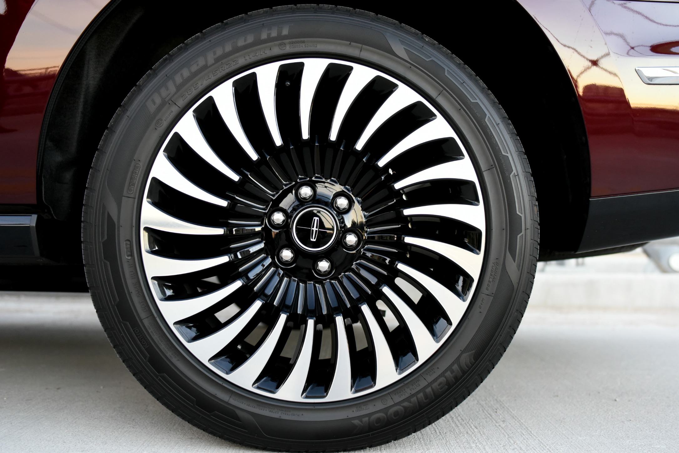 LincolnNavigator-Wheels.jpg