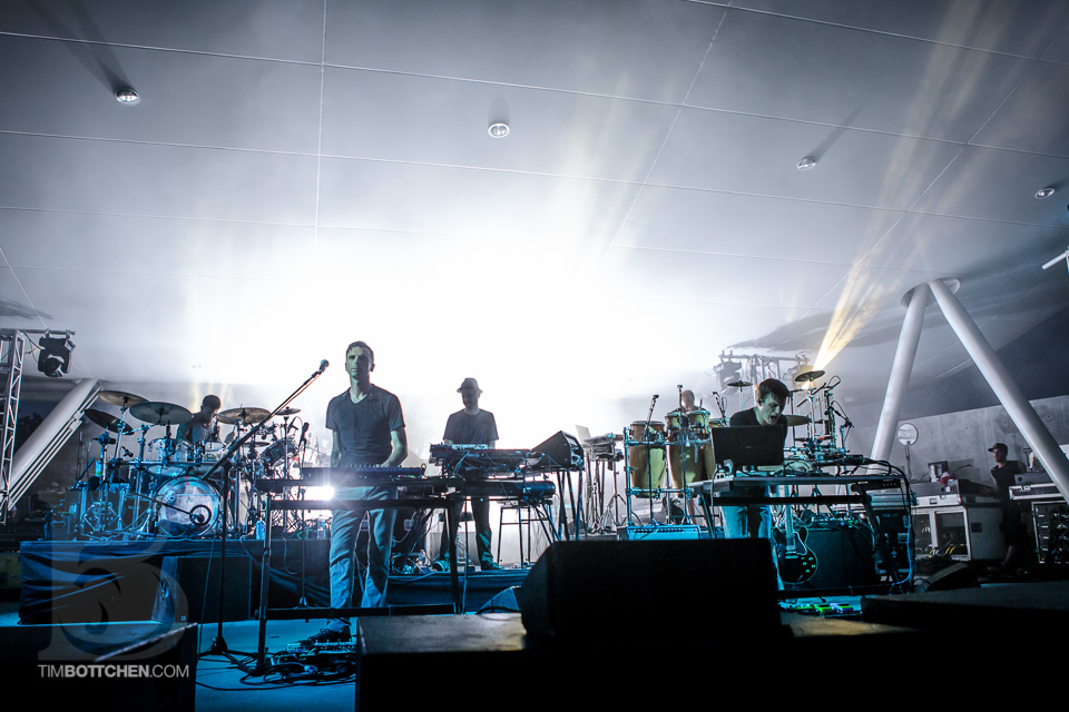 STS9-Chesterfield-Amphitheater-09-0159.jpg
