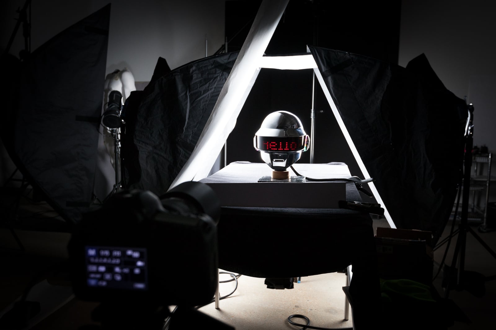 Daft-Punk-Helmet-TB-112515-005.jpg