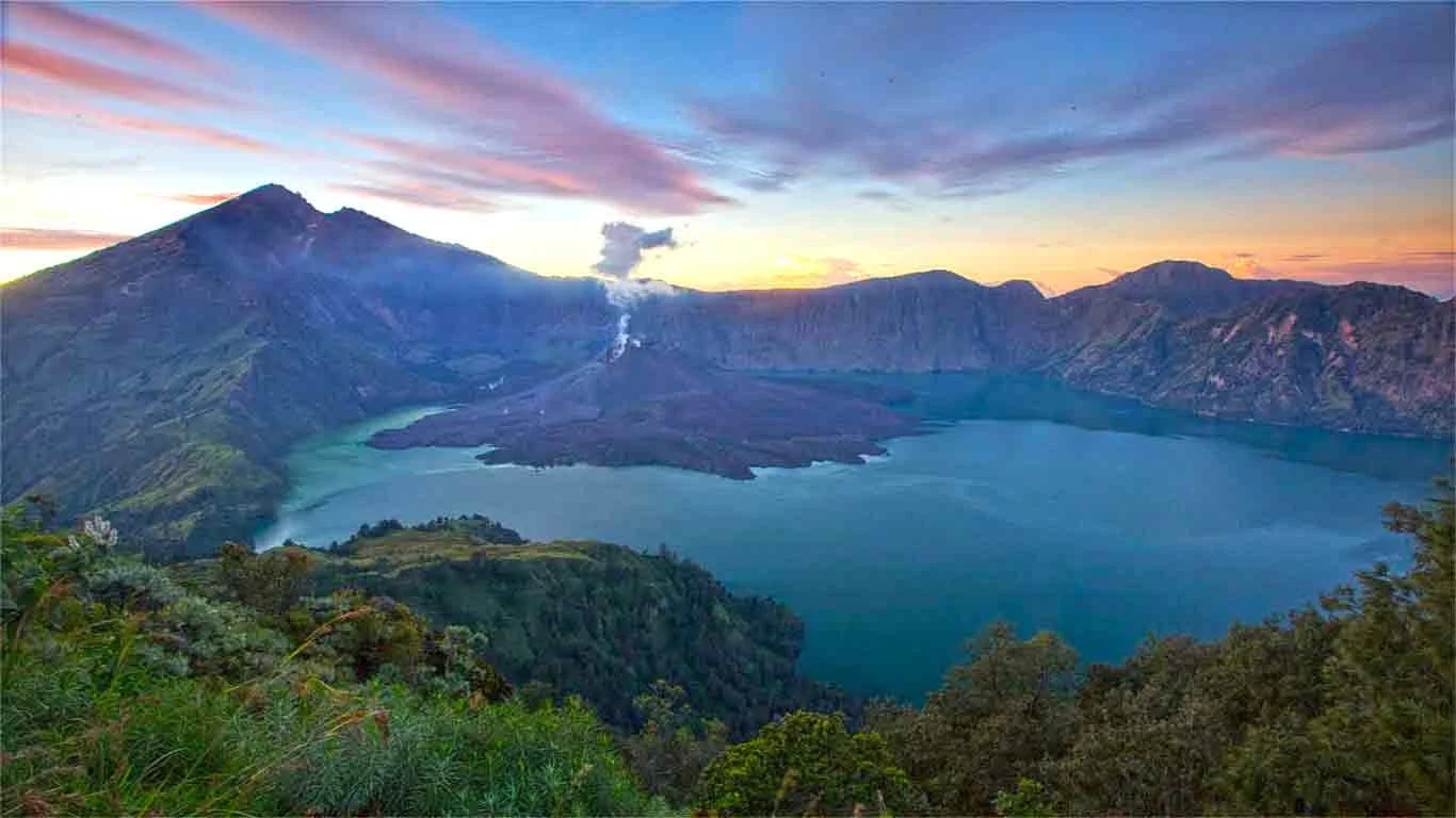 Gili-Trawangan-Lombok-Activities-Lombok-Tours-Trip-Trekking-Sightseeing-Mountain-Climb-Rinjani-03.jpg