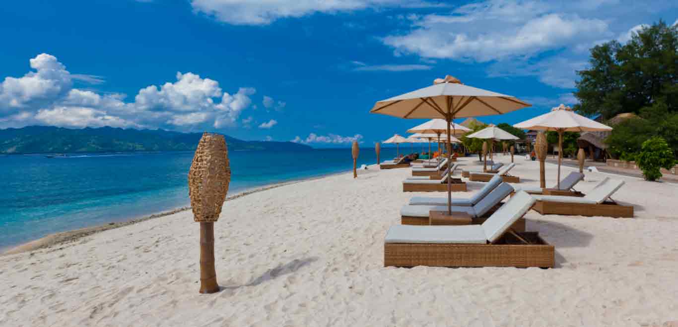 Gili-Trawangan-Lombok-Hotel-Rooms-Facilities-Beach-Beachfront-Ocean-Sun-Chair-White-Sand-03.jpg