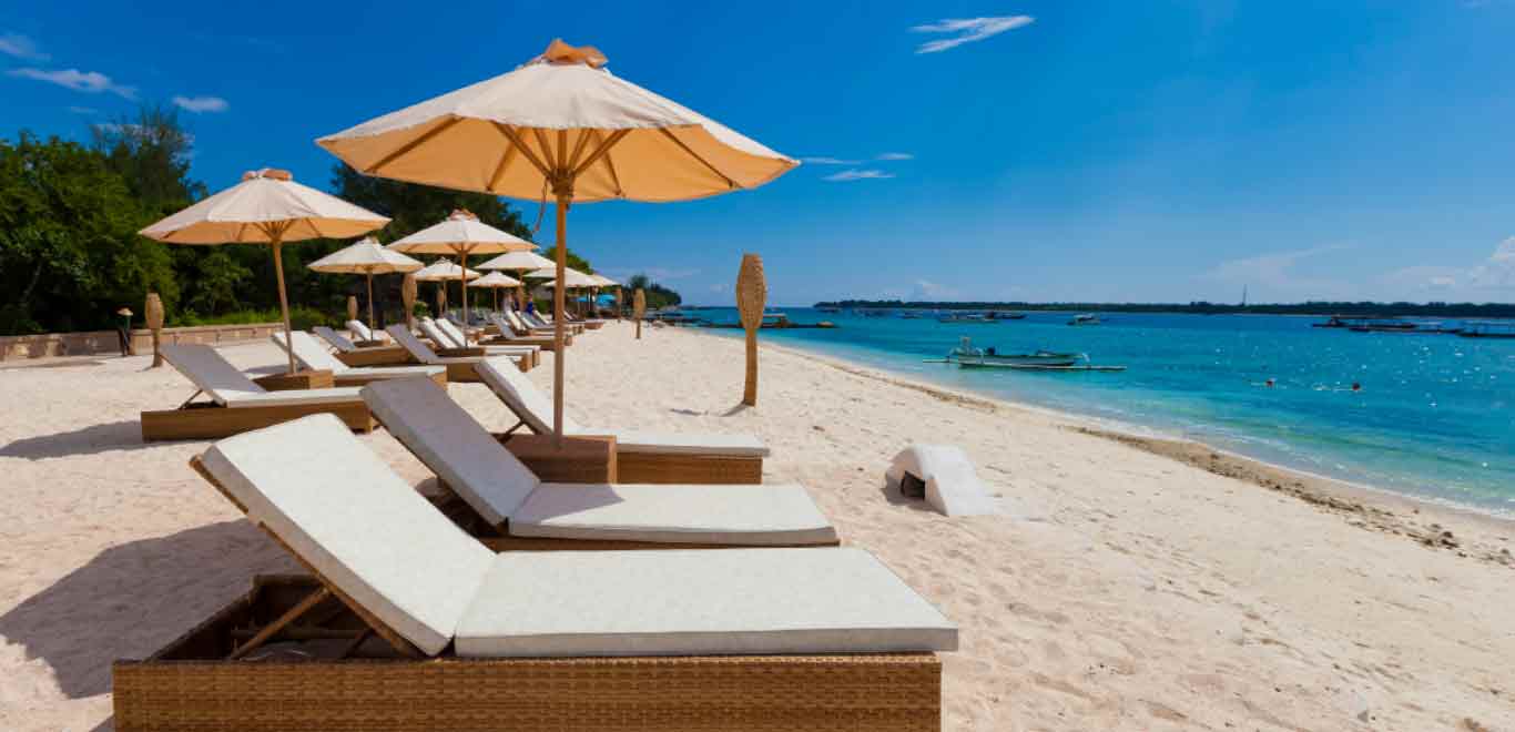 Gili-Trawangan-Lombok-Hotel-Rooms-Facilities-Beach-Beachfront-Ocean-Sun-Chair-White-Sand-04.jpg