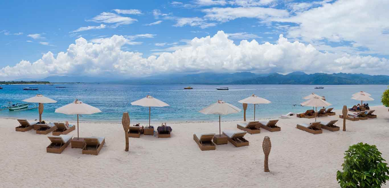 01BGili-Trawangan-Lombok-Hotel-Rooms-Facilities-Beach-Beachfront-Ocean-Sun-Chair-White-Sand.jpg