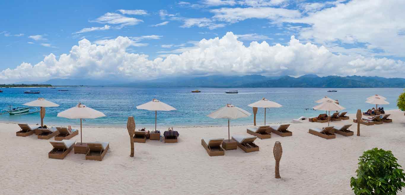 Gili-Trawangan-Lombok-Hotel-Rooms-Facilities-Beach-Beachfront-Ocean-Sun-Chair-White-Sand-01B.jpg