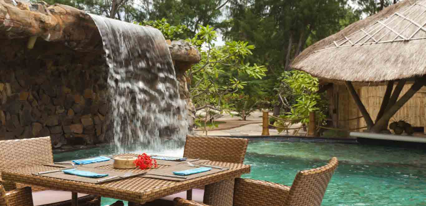 06-Gili-Trawangan-Lombok-Hotel-Rooms-Facilities-Swimming-Pool-Swim-Pool-Bar-05.jpg