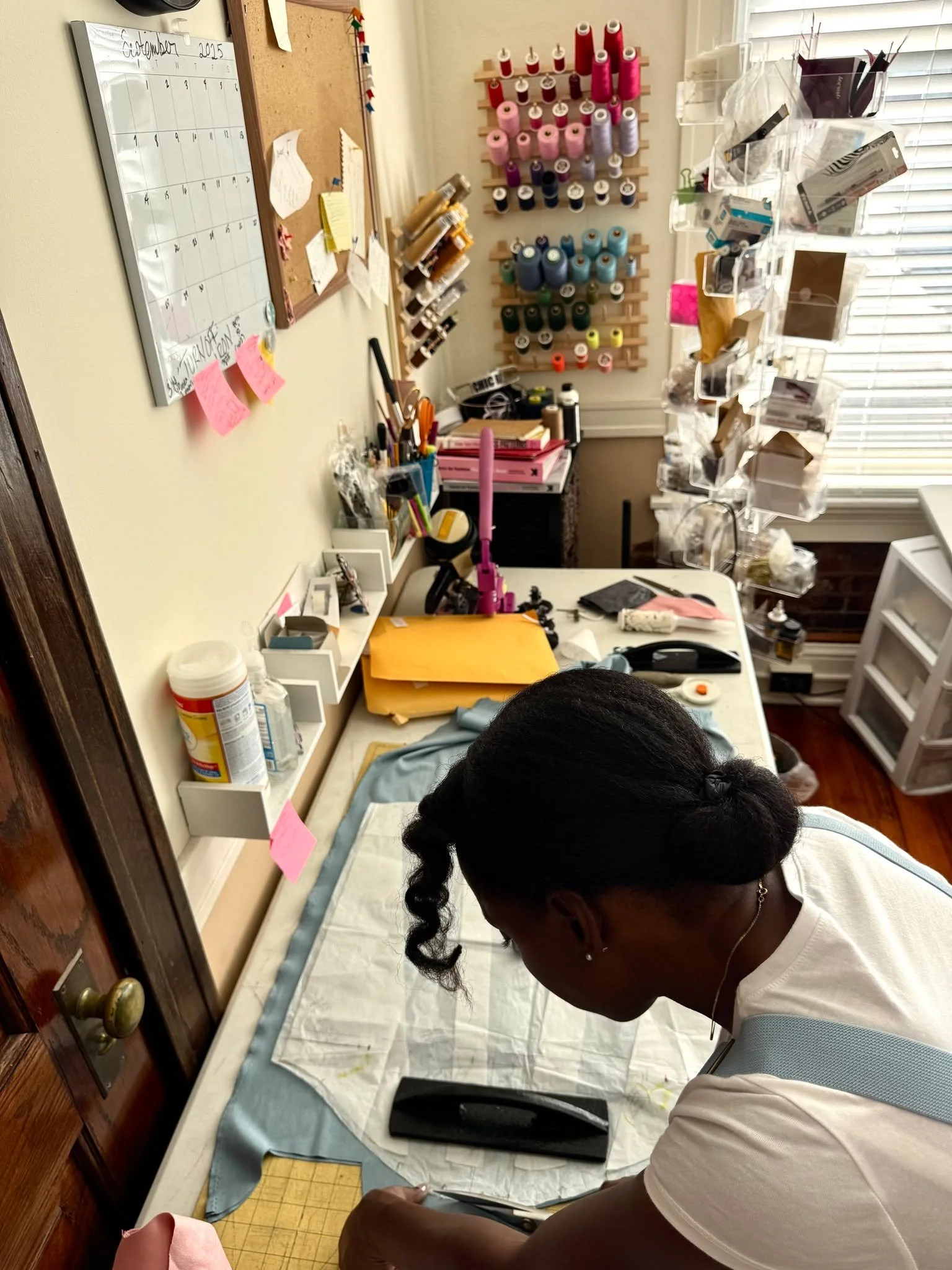 behind the scenes 🎬 comment below what you think we're working on ⬇️
#fashion #design #localdesigner #nyfw #newstyles #trends #trendy #fall #wardrobe #ootd #brand