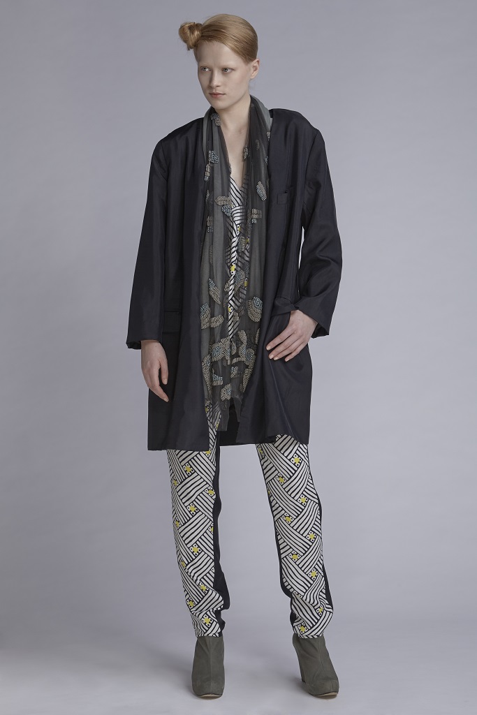 720/A143422B V-Neck Top (with beads)  720/A146137P Gathered Narrow Pants  752/A148210L Jacket Long  900/A147503 Embellished Scarf 