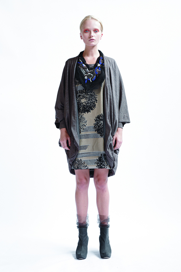   210/A09074 Origami Kimono Coat    160/A03371 Paneled Long Sleeve Tunic    900/A07411 Layered Tulle Neckpiece  