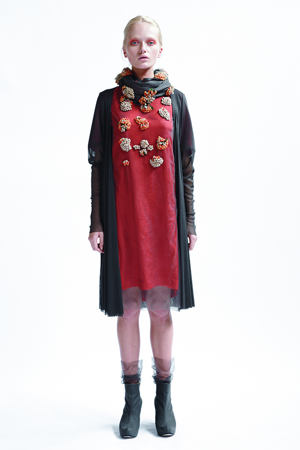   150B/A01404 Slash Neck Short Sleeve Tunic    215/A08181 Long Cardigan    900/A07404 Small Berries Scarf  