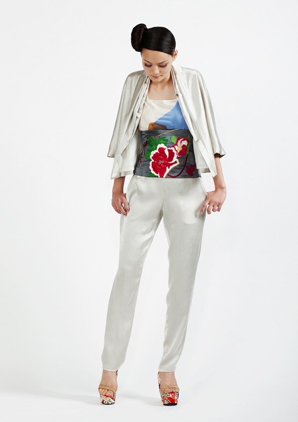   110/S98187 Silk Satin Layered Jacket    105/S93342 Hand Painted Bias Top    110/S96107 Silk Satin Slim Pants&nbsp;    900/S97357S Obi Wide  