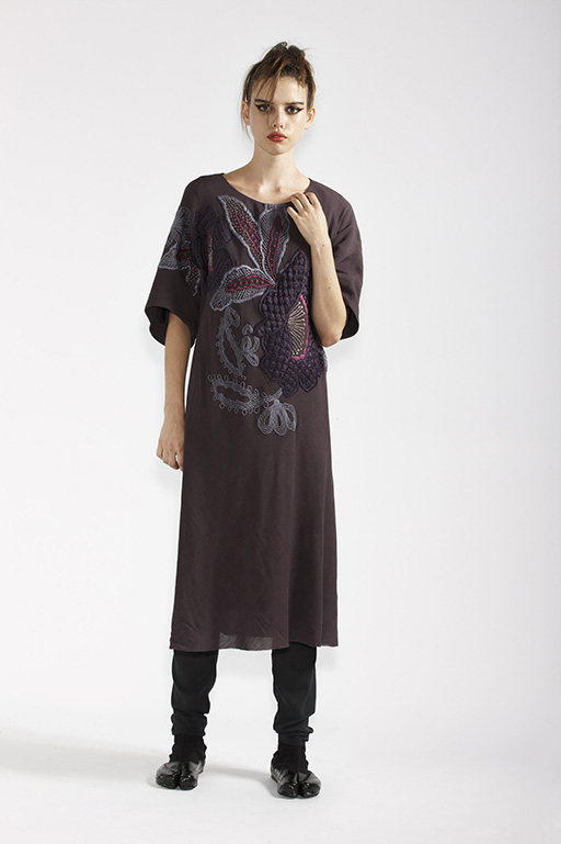   135/A91363 Sleeved Tunic Dress with Embroidery    210/A9686T Tulle Leggings     
